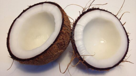 Here Are 7 Reasons To Use Coconut Oil Daily